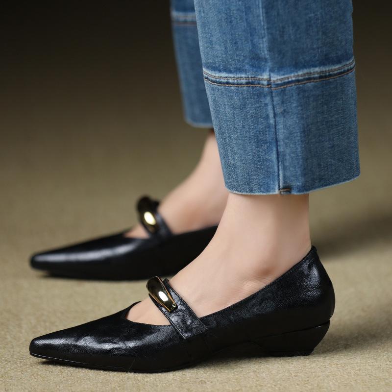 

Британские остроносые туфли Мэри Джейн на низком каблуке женские неглубокие одинарные туфли женские туфли на плоском каблуке маленькие кожаные туфли женские 39 чёрный