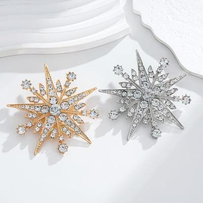 Spille smaltate natalizie Albero di Natale Pupazzo di neve Cappelli di Babbo Natale Renna Fiocco di neve Spille in metallo Gioielli decorativi natalizi