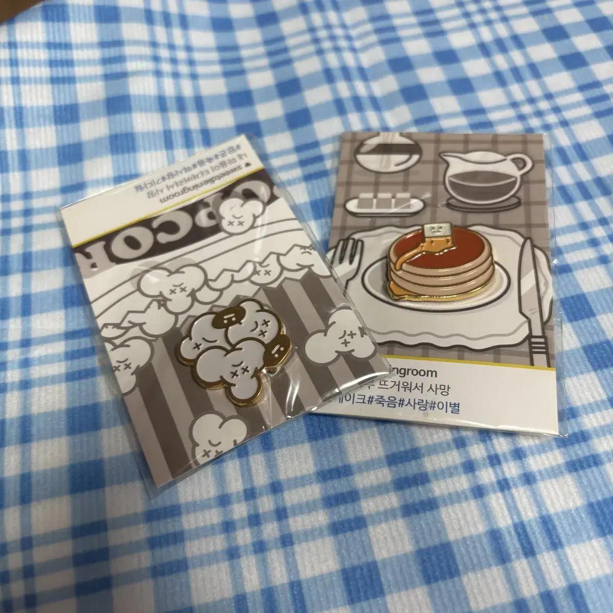 

Popcorn Pancake Badge Prop Accessory Bag Keyring Beautiful Girl Vintage Illustration
