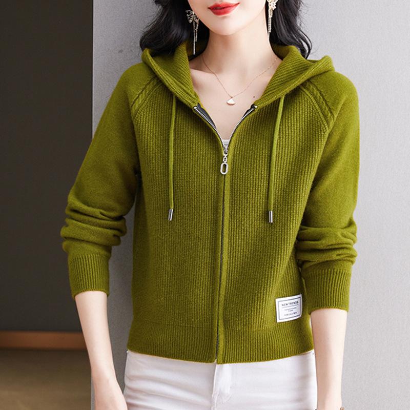 

Новый вязаный кардиган с капюшоном на молнии в повседневном стиле, женская короткая верхняя одежда на весну и осень, худи-свитер, однотонное пальто average size оливковый