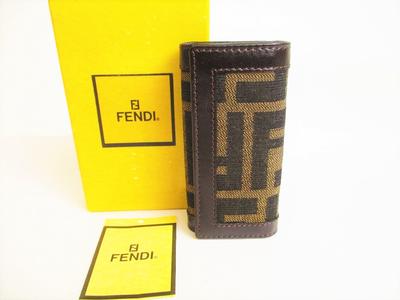 Kufry a tašky – Značkové kabelky a peněženky second hand