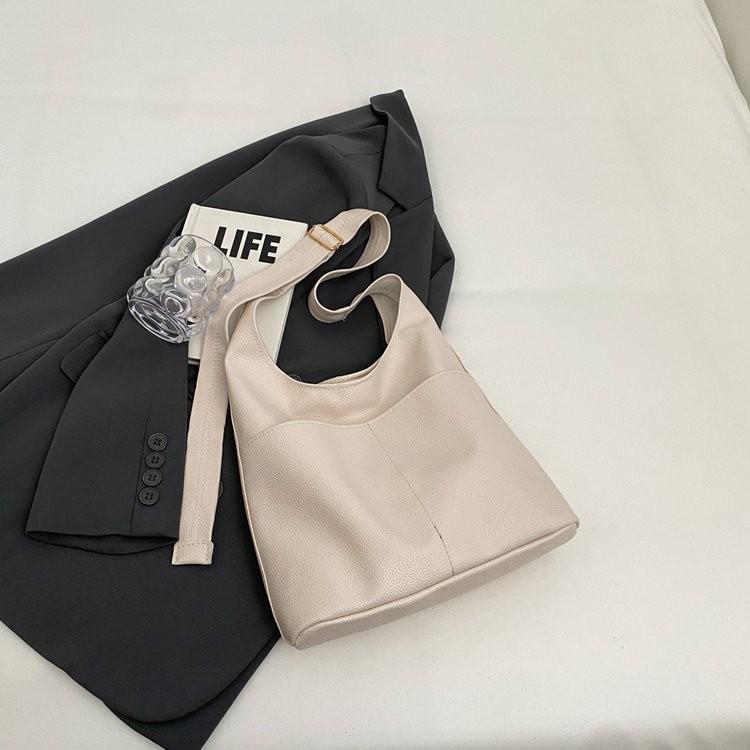 Stylish Large Capacity Pu Tote Bag For Women With Casual Chic Design For Everyday Use