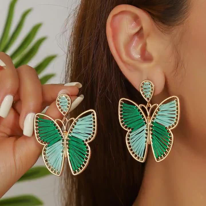 

Модные серьги-гвоздики для женских украшений зелёный