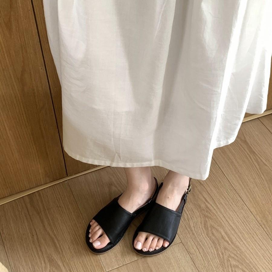 2025 summer new soft leather French round head sandals British style soft bottom flat bottom buckle simple sandals