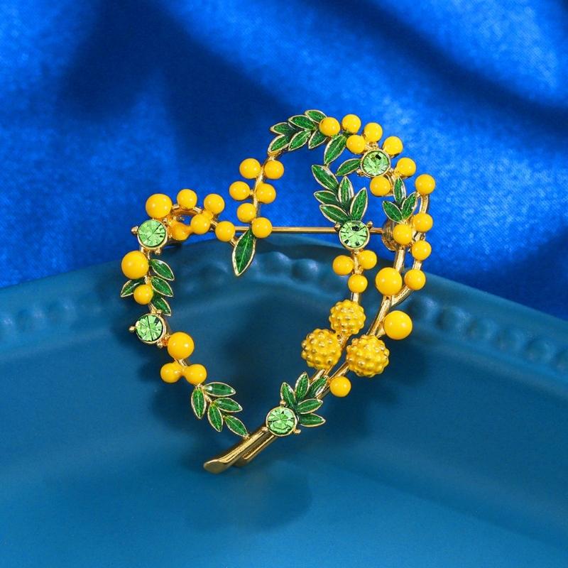 Beautiful Fruit Heart Brooch Party Office Pins Fashion Lapel Pin Alloy Texture Suitable for Women and Unisex Present