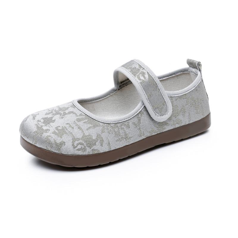 Spring and summer new fashion casual retro embroidered lazy shoes mother shoes breathable non-slip wear-resistant single shoes women