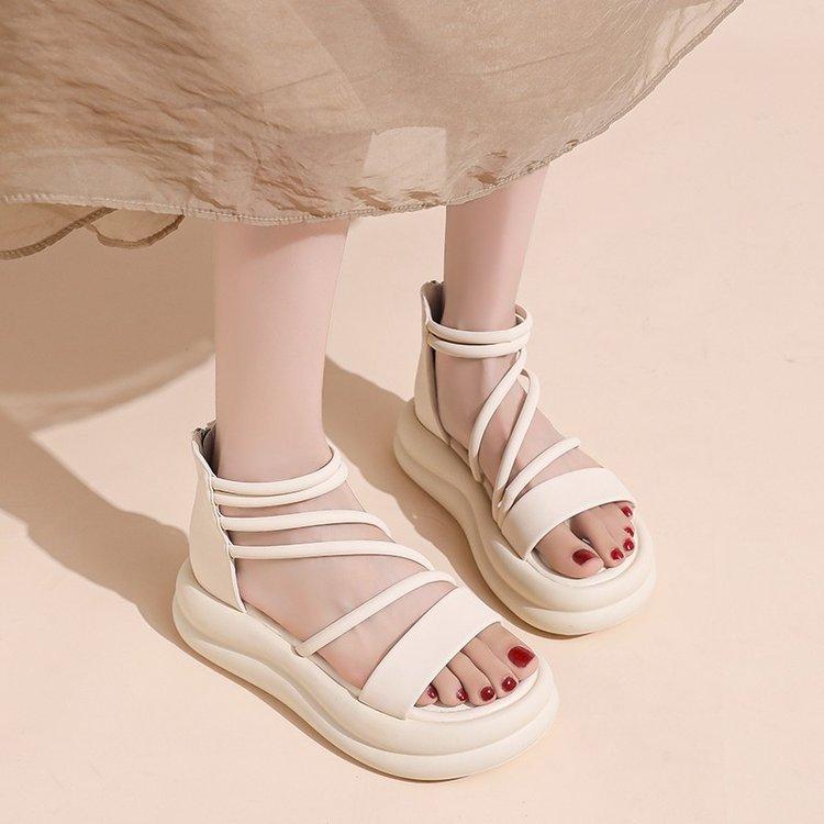Strap-on Sandals Women's Summer 2025 New Popular Retro Fashion Small Muffin Platform Roman Sandals