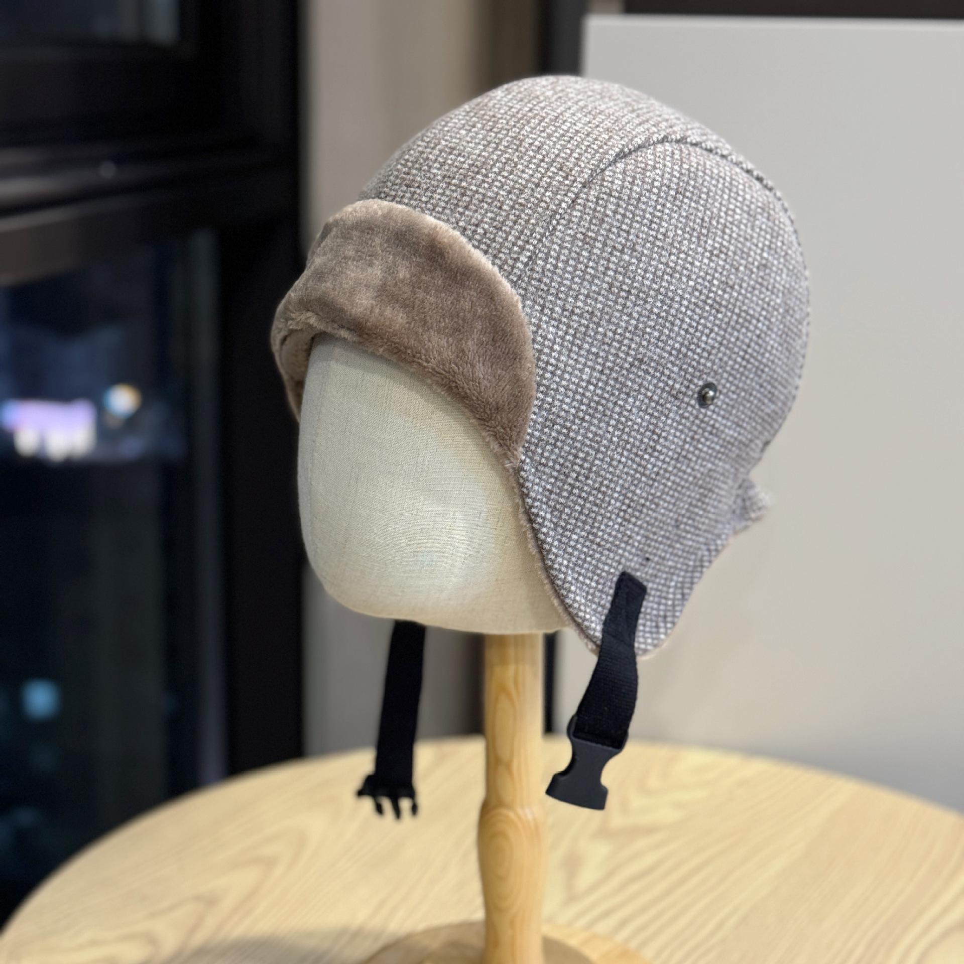 

Новая летная шапка плюс бархат для тепла, шапка Лэй Фэн, повседневная и универсальная, зимняя подкладка для велосипедного шлема, простая шапка для защиты ушей one size