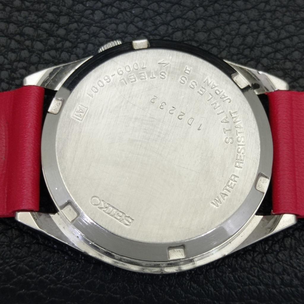 JAPAN VINTAGE SEIKO 5 AUTOMATIC 7005A MENS WHITE COLOR DIAL WATCH a702304-5