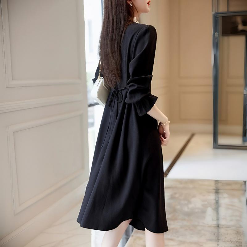 Autumn New Fake Two-piece Design Lace Collar Dress Retro Temperament Waist Slim Long Skirt.
