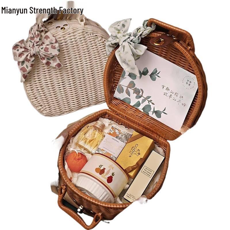 Bridal Party Souvenir: Heytea Cup for Bridesmaids and Groomsmen