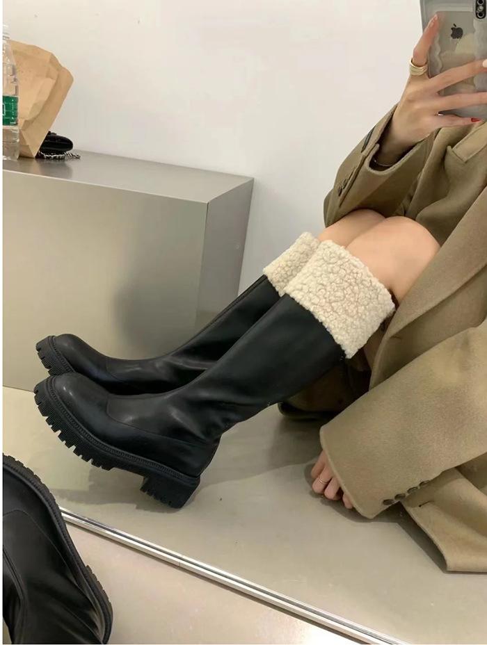 

Grape mother, the same 2025 winter new white plush plush thick bottom but knee medium and long tube splicing knight boots 35