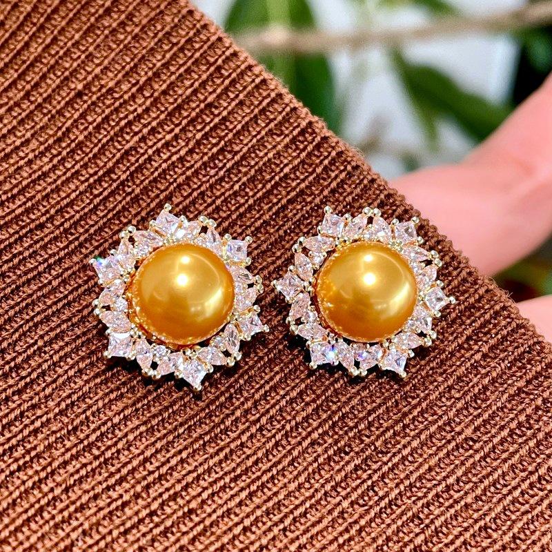 French Retro Pearl & Diamond Sunflower Earrings with Sparkling Zirconia - Light Luxury High-End Studs
