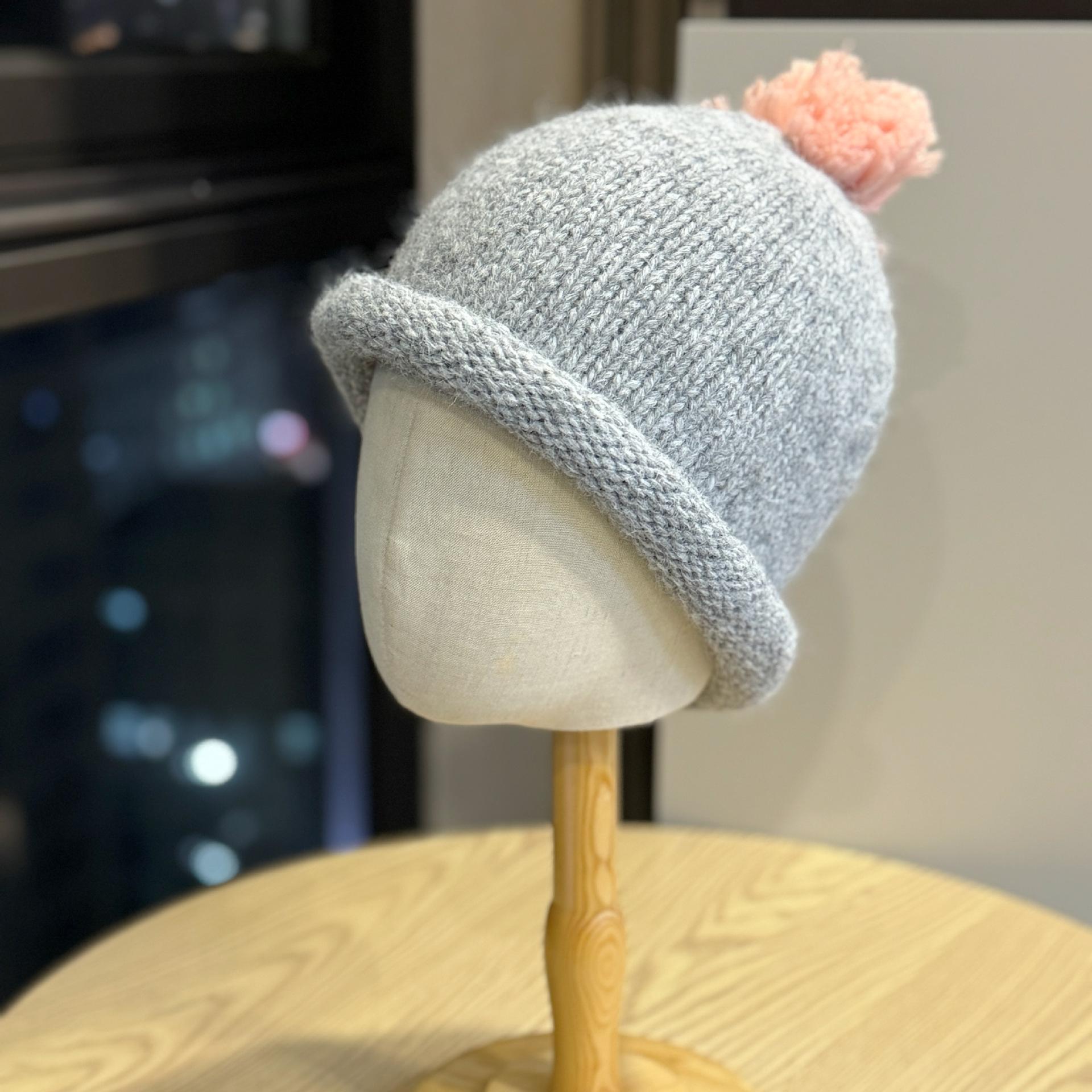 

Korean-style cute pom-pom knitted hat for women, new autumn and winter warm ear-protecting beanie, fashionable rolled-edge woolen hat Adult54-60Average Size сірий колір