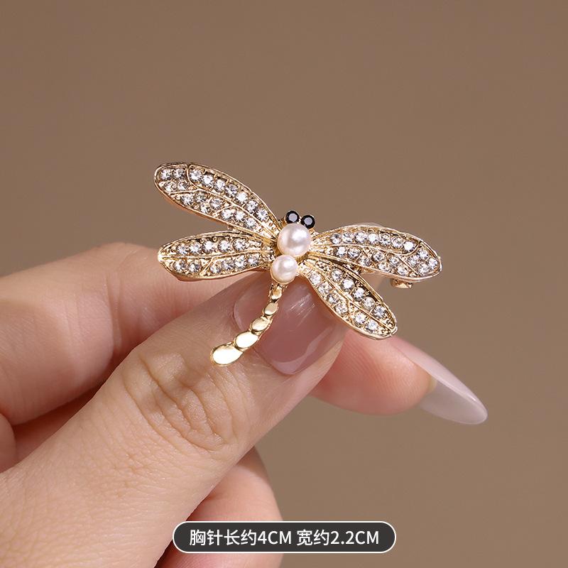 

Новая японская милая брошь-стрекоза, высококлассный дизайн, декоративная корсажная брошь для костюма, фиксированная, не просвечивающая, аксессуары с застежкой