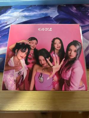 I-DLE Dívka i feel Neotevřené album