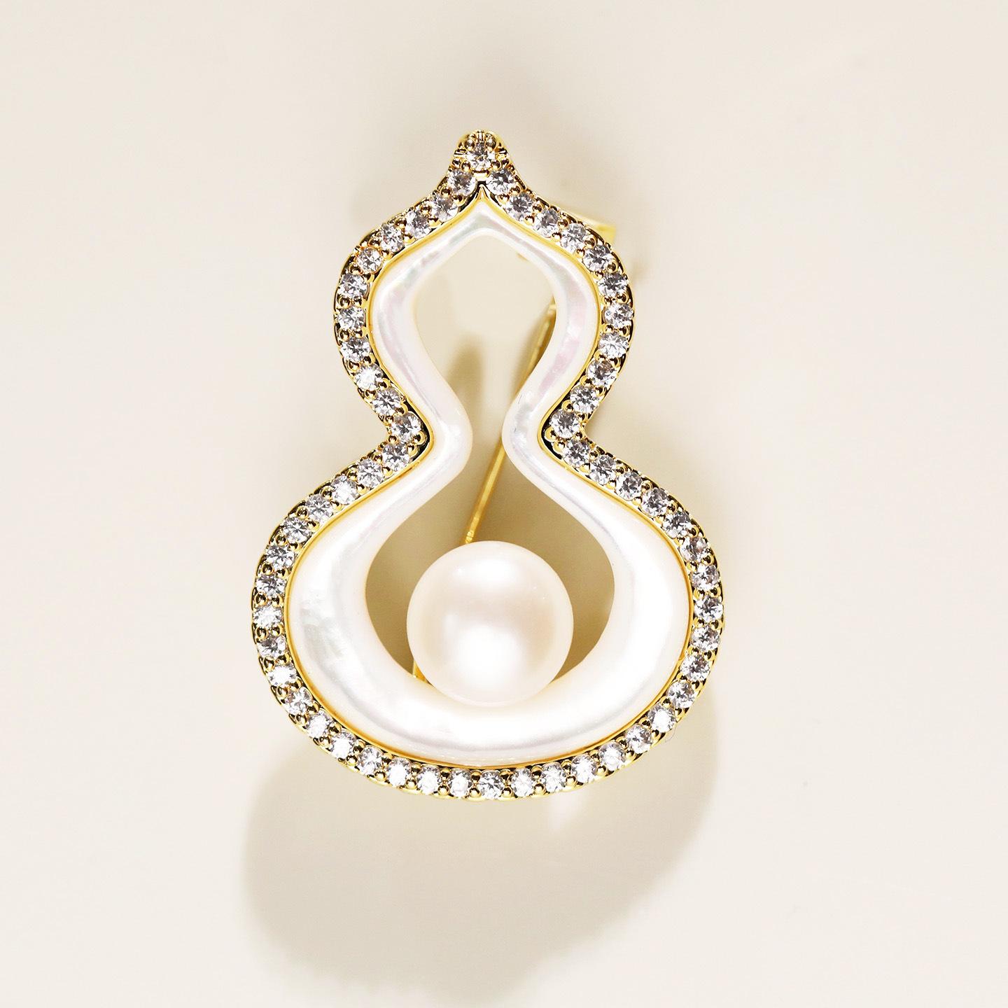 Bo Xin Yun Chinese Mother-of-Pearl  Freshwater Pearl Brooch