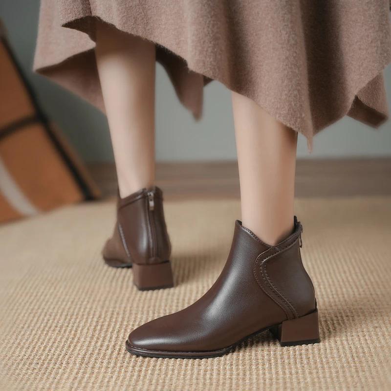 Retro pointed thick heel short boots for women, new English style and plush warm Chelsea boots for autumn and winter 2024
