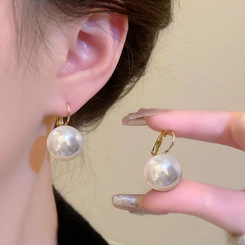 Trendy Large Pearl Stud Earrings - New Arrival Autumn/Winter Accessories for Women