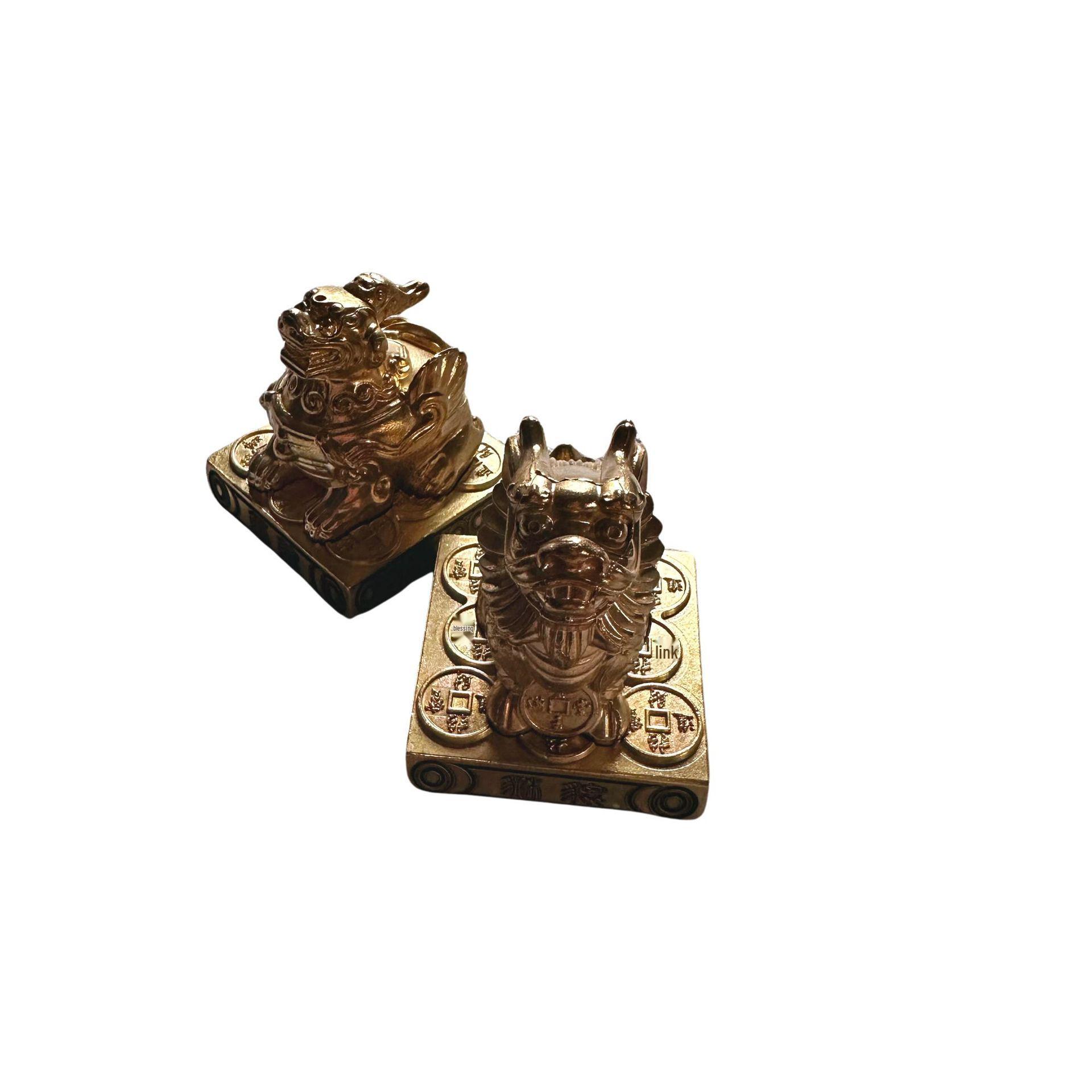 

Copper Pixiu Ornaments: Square Brass Base, Male and Female, Chinese Home Décor, Gold-Plated Pure Copper with Coins