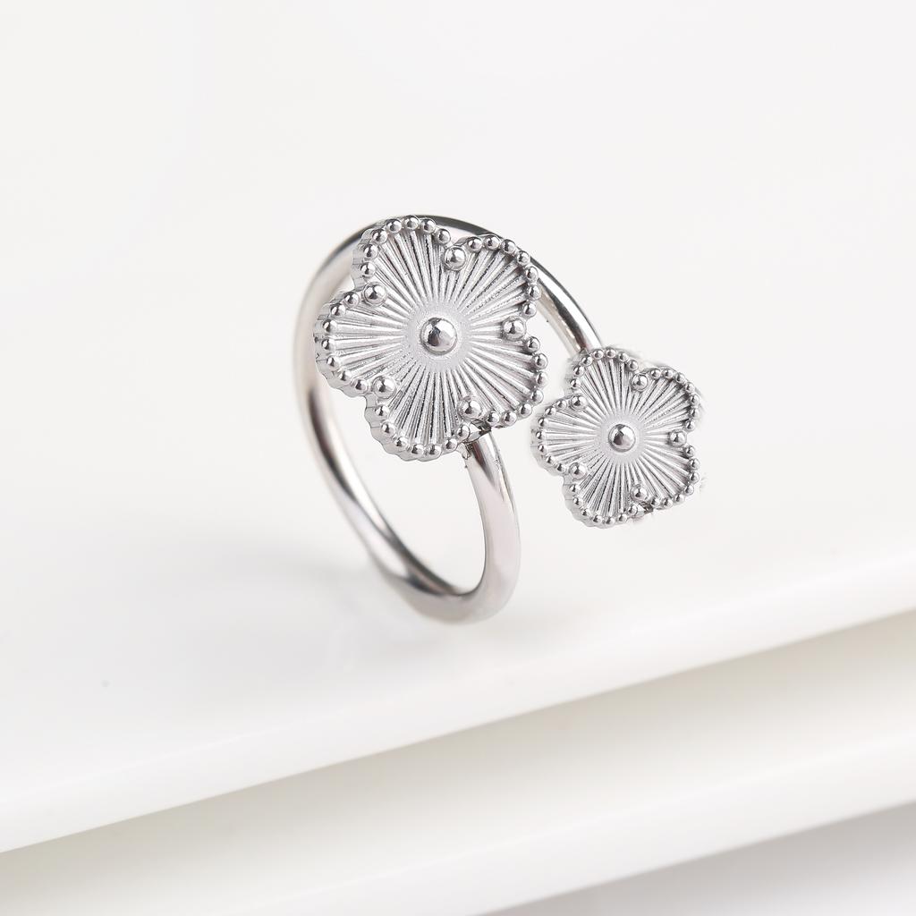 Opening Stainless Steel Gold Plated Botanical Plum Blossom Adjustable Ring Fashion for Woman Five Leaf Flower Jewelry Clover