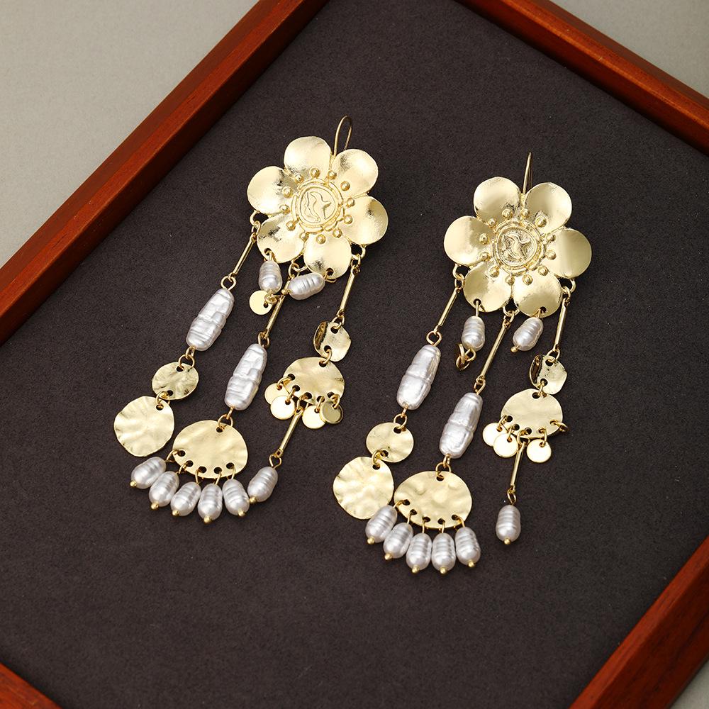 Exaggerated 3D Flower Pearl Earrings: Light Luxury, High-End Metal Style Studs