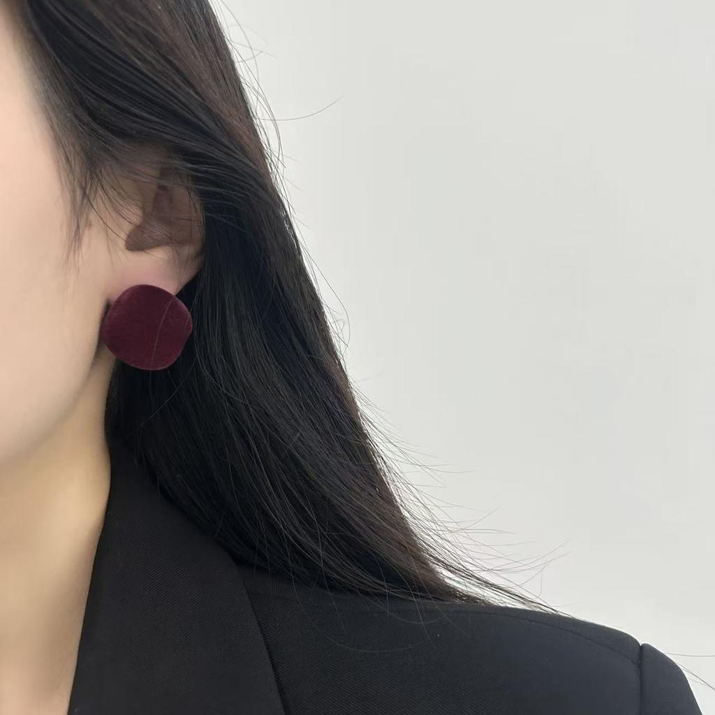 Red Simple Round Suede Stud Earrings Retro Elegant Autumn And Winter Earrings Light Luxury Niche Fashion Unique Earrings
