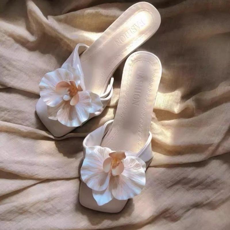 Marken Damen Sandalen 2026 Sommer Neu Elegante Blumen Sandalen Lässige Modische Außenbekleidung High Heels Schuhe Damen Pantoletten Damen