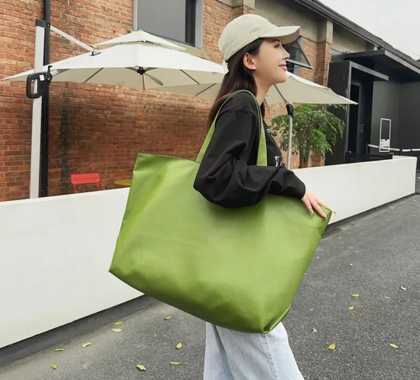 PU Black Zipper Large Capacity Handbag Lightweight Soft Leather Shoulder Bag Unisex Simple Fashionable Versatile Tote Bags