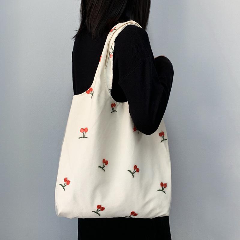 

Сумка через плечо из сетчатой канвы с вышивкой вишни - Женская художественная сумка в стиле жилета I98623