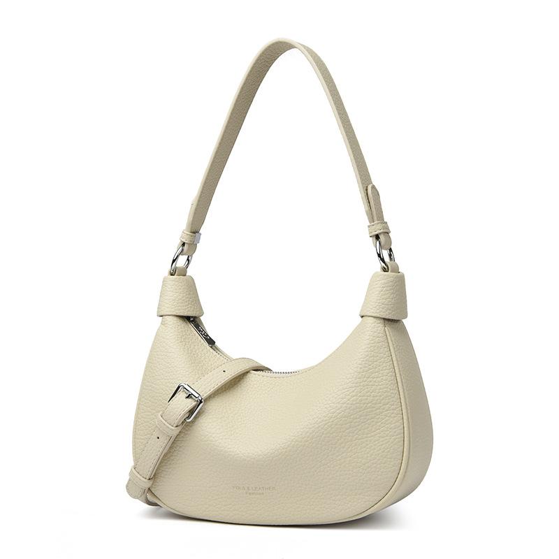 A Stylish Handbag with A Trendy Korean Style and A Simple Crossbody Crescent-shaped Bag