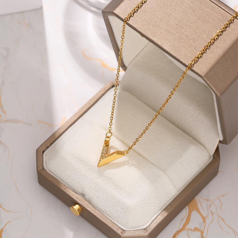 Ins Style Simple V Shaped Diamond Pendant Titanium Steel Clavicle Necklace For Women