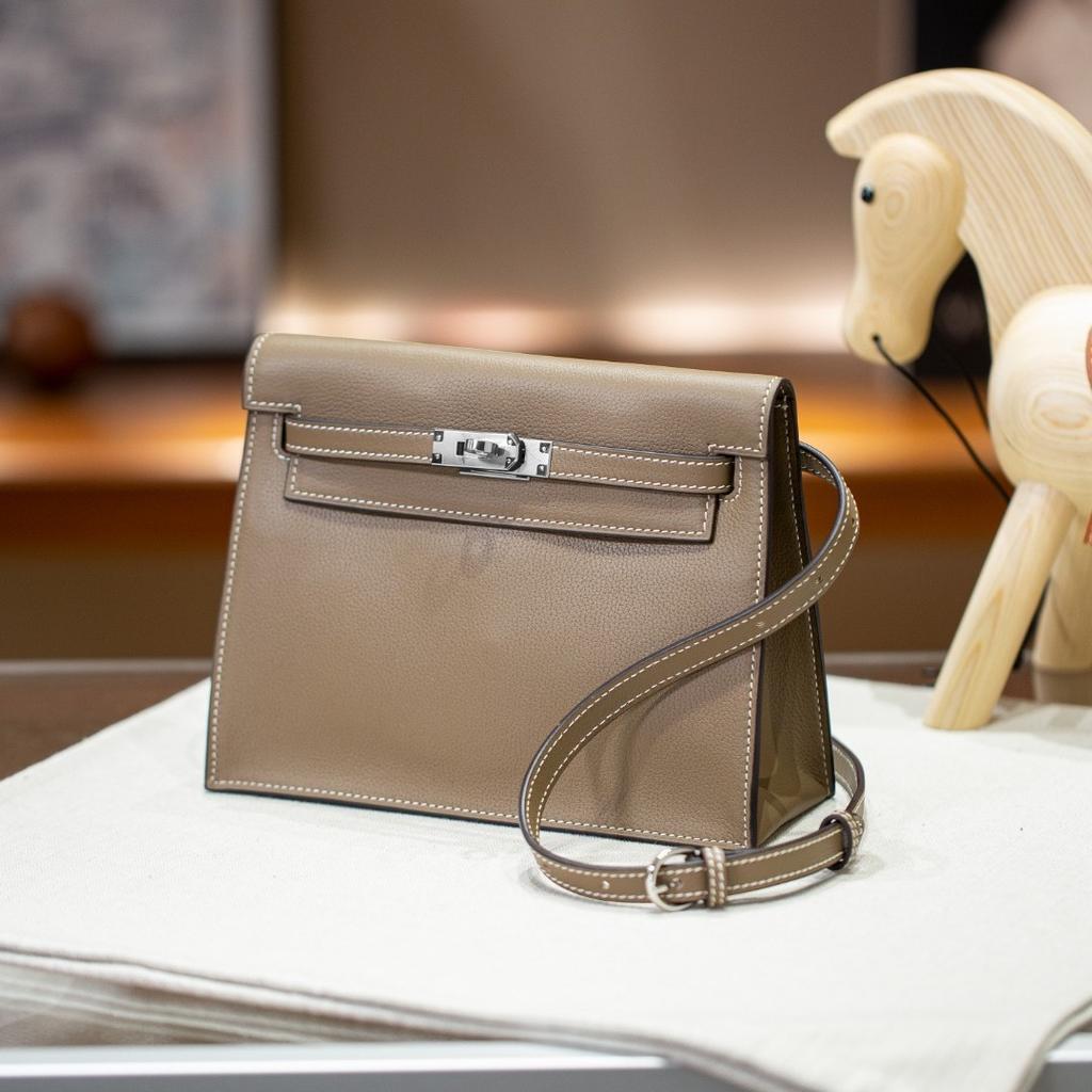 Bag dancing foreskin leather steel hardware single shoulder crossbody women's bag