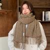 New scarf Qiandongge winter Korean version versatile student couple warm black and white plaid knitted Korean atmosphere