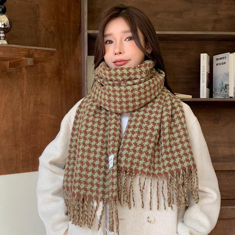 New scarf Qiandongge winter Korean version versatile student couple warm black and white plaid knitted Korean atmosphere