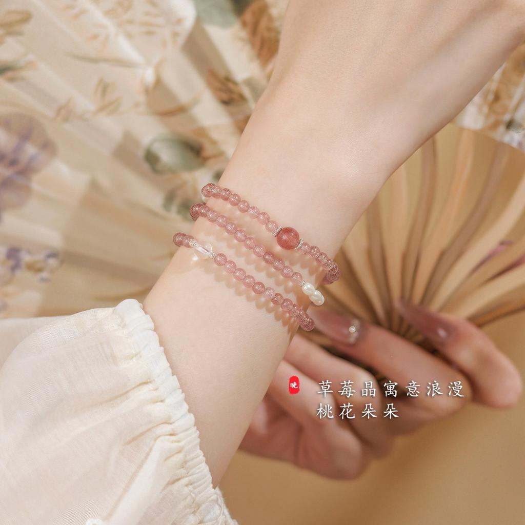 Fen Zhenyun's natural strawberry crystal and white crystal bracelet with three rows of pearls is a genuine natural women's bracelet