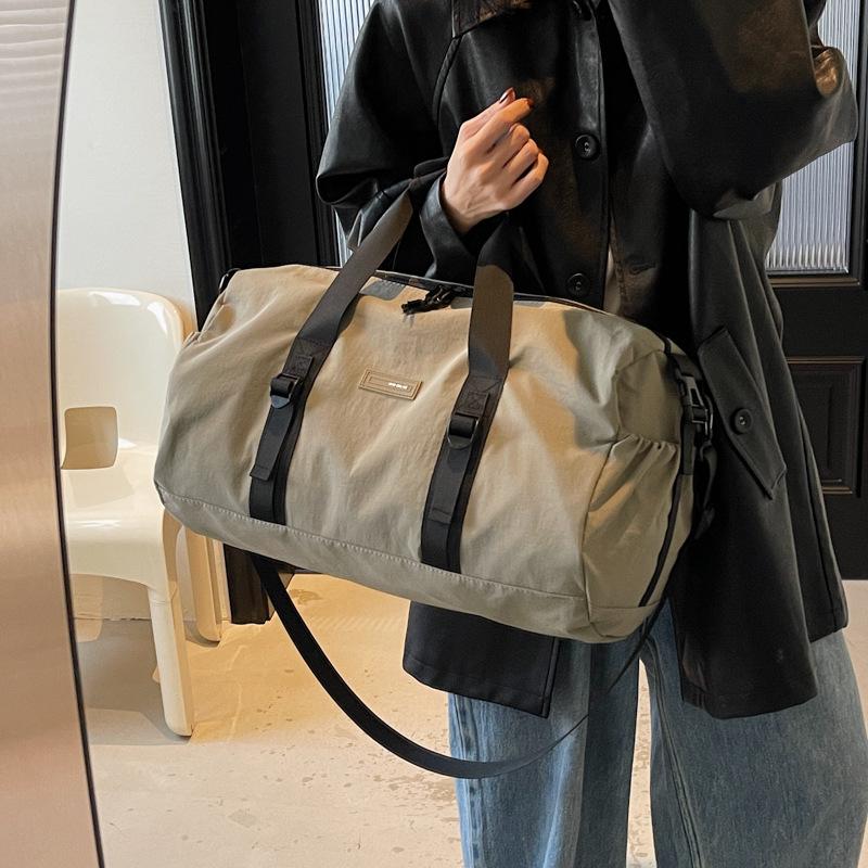 Large-capacity travel bag, multi-functional sports fitness storage bag, business travel and maternity bag, shoulder messenger bag.