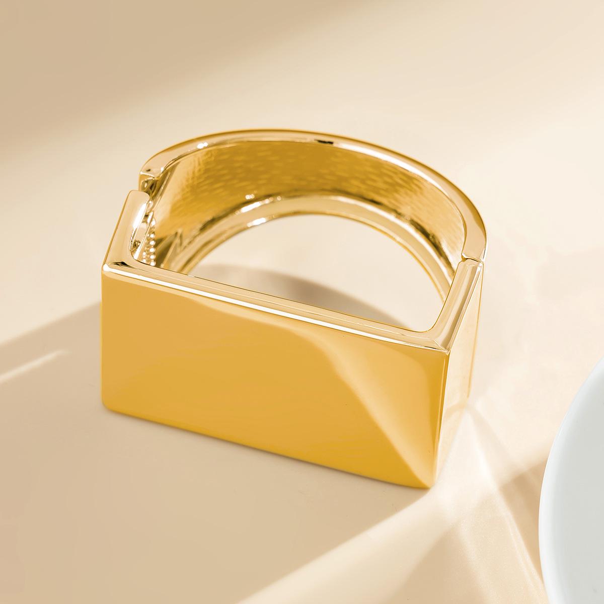 

Преувеличенный нерегулярный квадратный открытый набор браслетов - Европейский и американский стиль