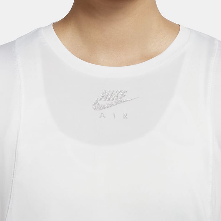 Nike T Shirts Women's White Crew Neck Moderate Straight Fit CU3330-100