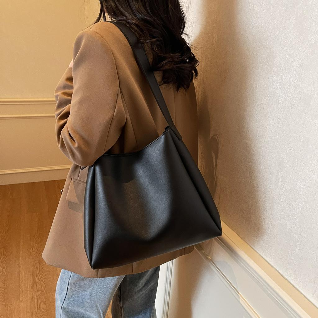 Large capacity 2025 retro portable shoulder bag fashionable new tote bag bag with pocket women's big bag