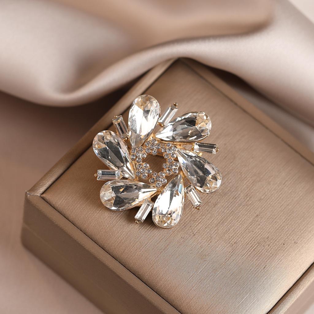 Get Rich Right Away, Alloy Year of the Horse Brooch, Light Luxury Women's Pin, Fashion Natal Year Brooch Jewelry