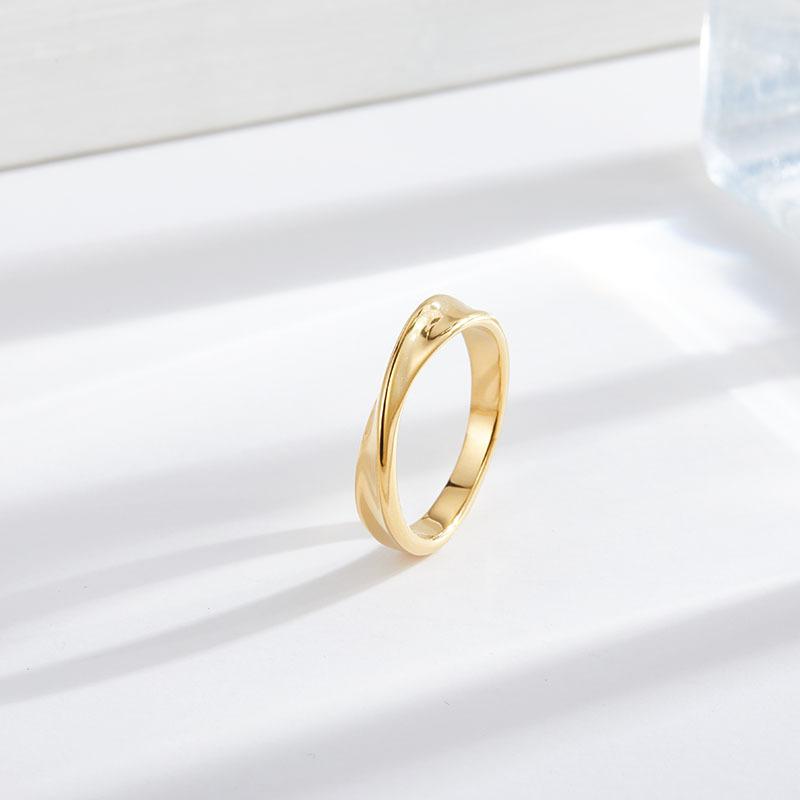 Elegant Heart Bow Titanium Steel Ring for Women Minimalist Round Circle Band Light Luxury Jewelry