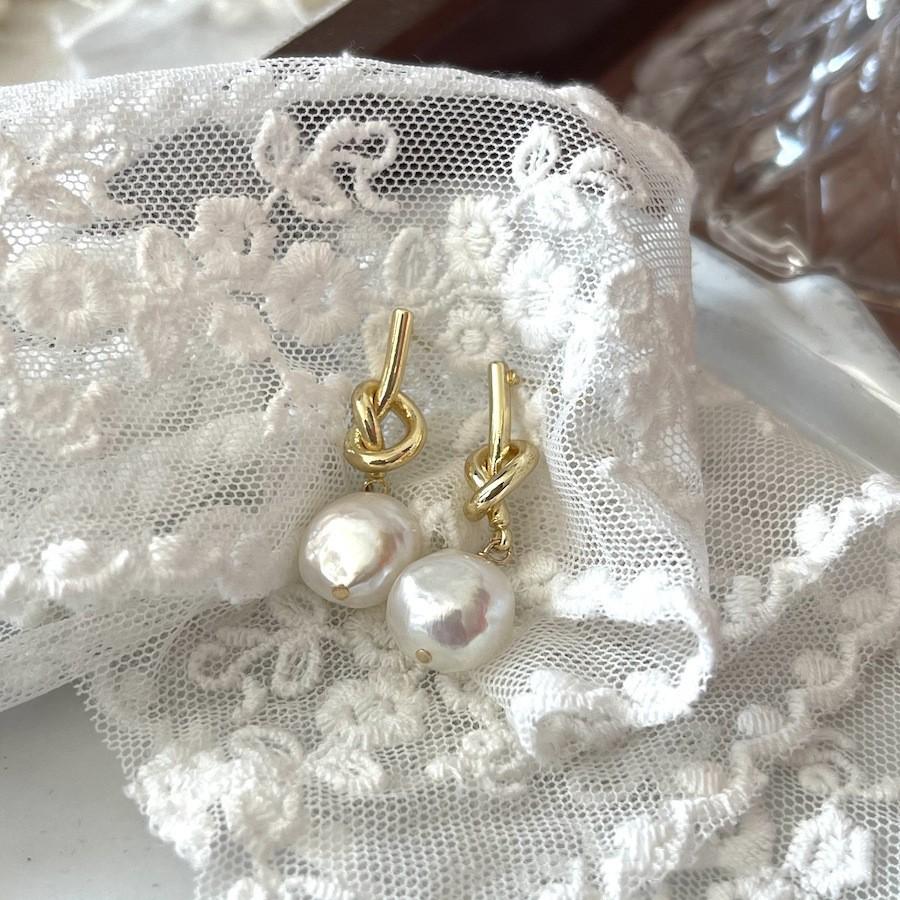 Hong Kong Retro Pearl Knot Earrings: Elegant, Luxurious, Versatile Design for Women