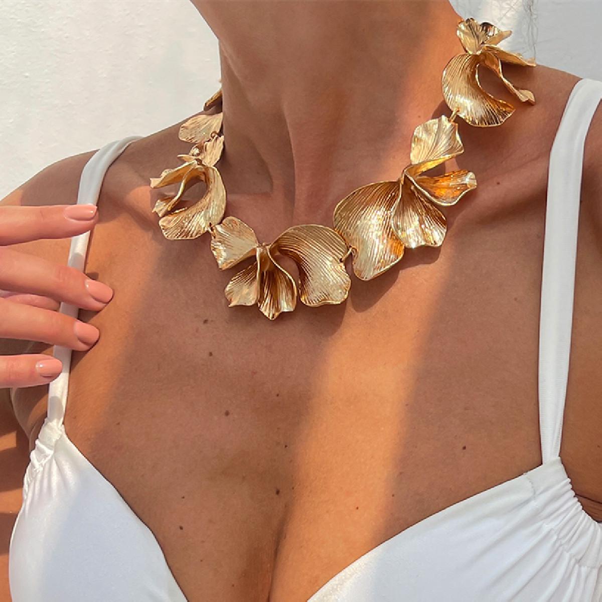 

Европейское и американское ожерелье с неровными лепестками, стильная металлическая бижутерия в виде цветка в стиле Ins