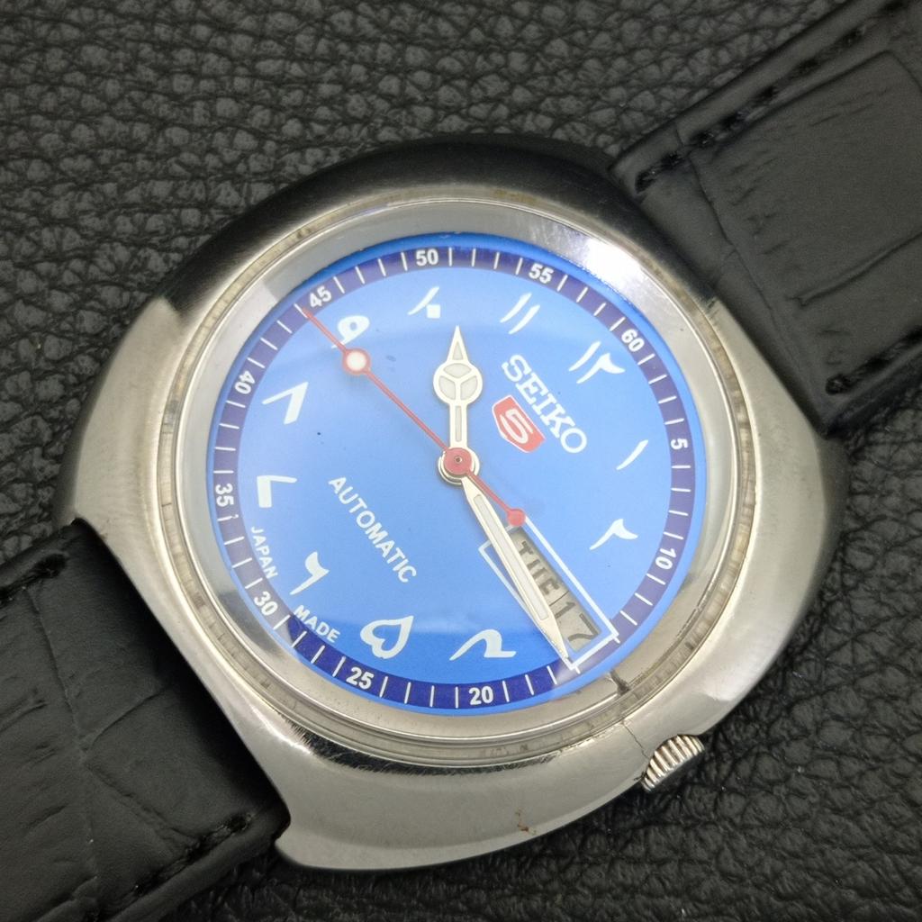 AUTOMATIC VINTAGE SEIKO 5 JAPAN 7006A MENS ARABIC BLUE DIAL WATCH A702456-5 R124-a702456