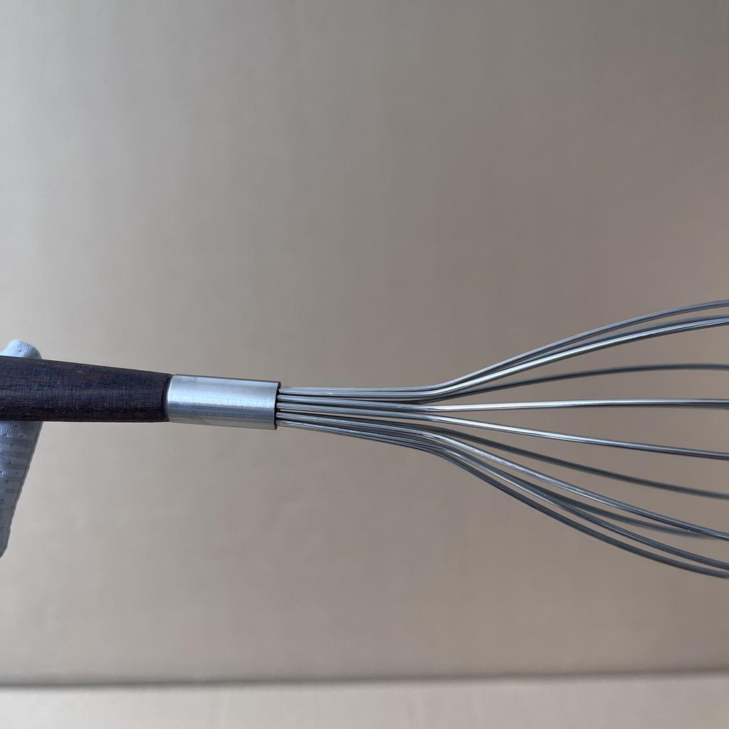 Manual Stainless Steel Egg Beater with Walnut Wood Handle Baking Home Use Cream Whisk 304 Stainless Steel Handheld Stirrer