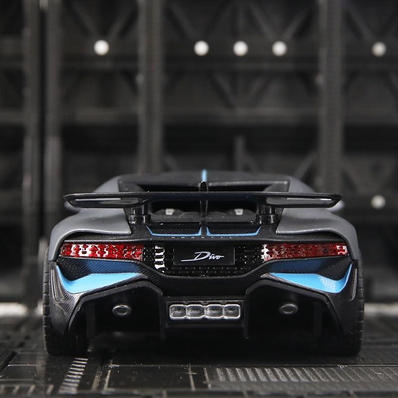 1:Kovové modely aut Bugatti Divo v měřítku 24 pro hračky pro chlapce od 3 do 12 let, stahovací vozidla s hudebními dvířky a kapotou lze otevřít