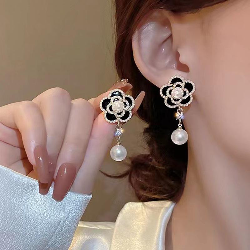 Fashion Geometric Bow Flower Pearl Earrings Women'S Premium Versatile Small Fragrant Wind Earrings