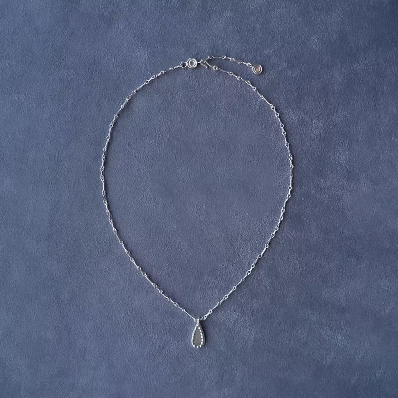 Elegant Retro Tear Necklace: Versatile Pendant with Luxury Design and Exquisite Clavicle Chain