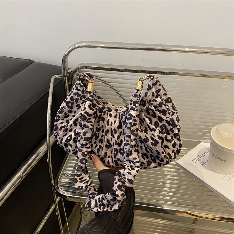 Retro High-Value Personalized Portable Women'S Bag Fashionable Leopard Print Simple Foreign Underarm Crescent Bag